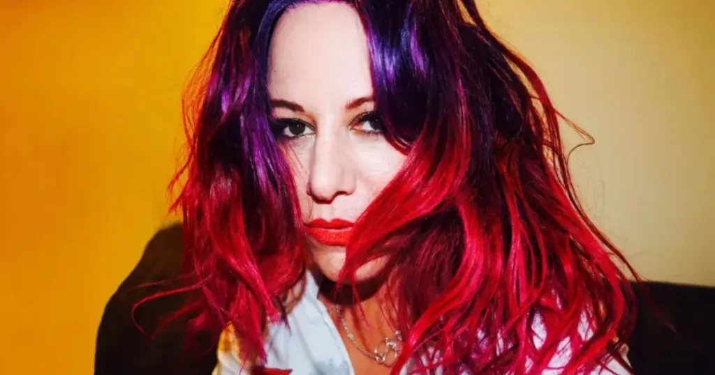 Jennifer Finch, baixista da banda L7