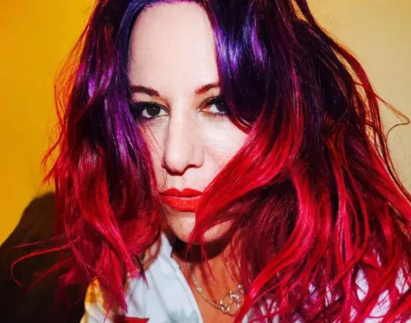 Jennifer Finch, do L7, é diagnosticada com câncer cerebral antes de turnê final