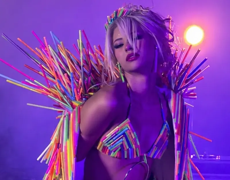 Wenny une aniversário de 17 anos a clipe de ‘Canudinho’