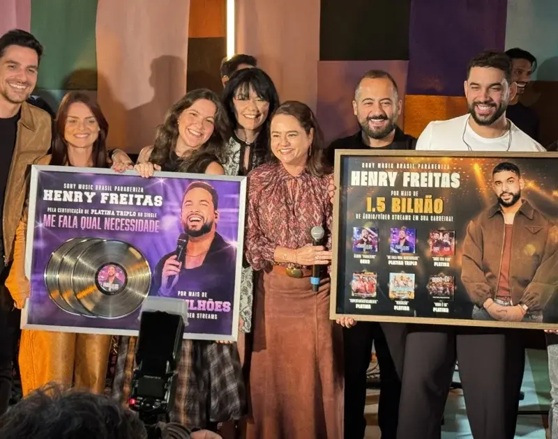 Henry Freitas recebe certificações da Sony e celebra 1,5 bilhão de streams