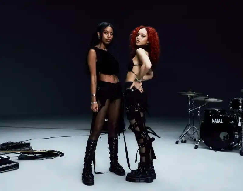 Sensação novo rock, Nova Twins faz único show em São Paulo