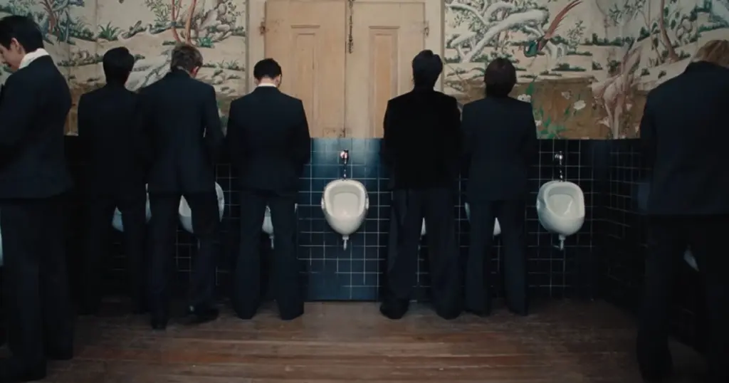 BTS usa banheiro público em teaser de “Normal” antes de show com Madonna (Reprodução)