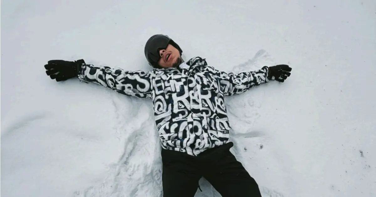 DJ Arana: clipes de “Mobile” foram gravados em região coberta por neve (Divulgação)