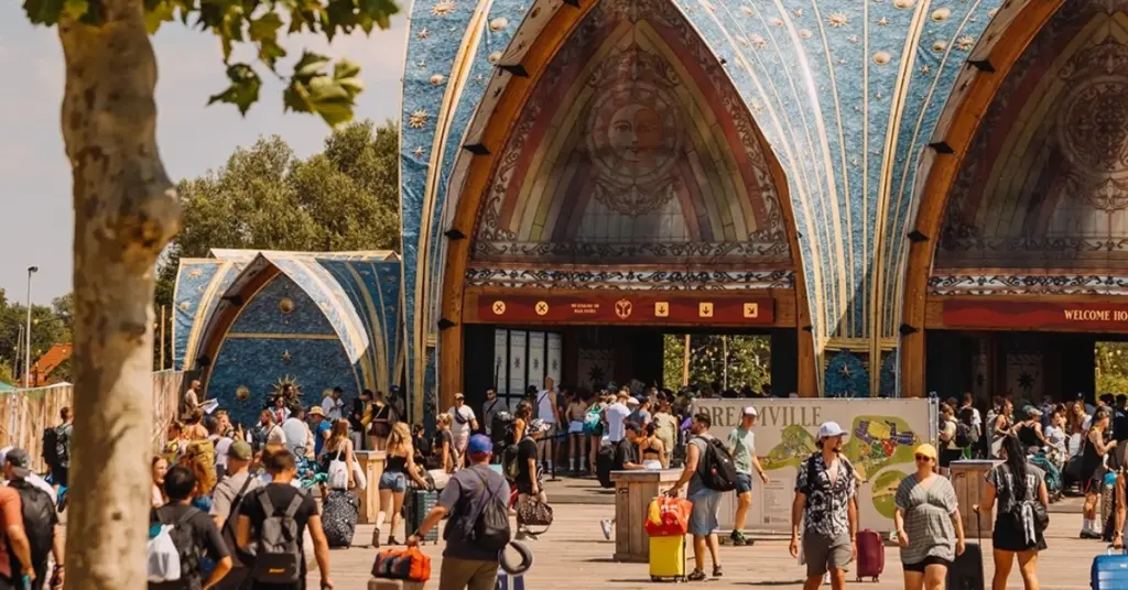 Tomorrowland 2026 bate recorde de viajantes internacionais 1 Dreamville (reprodução Tomorrowland)