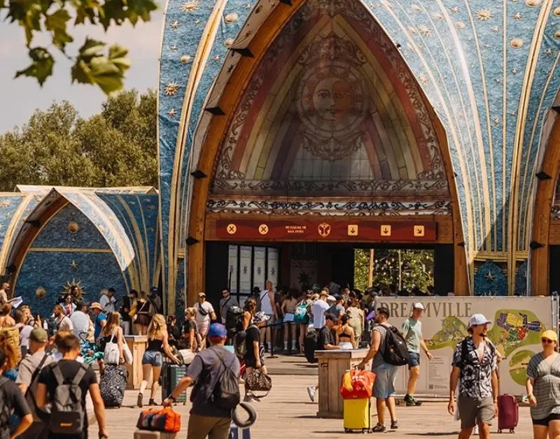 Tomorrowland 2026 bate recorde de viajantes internacionais