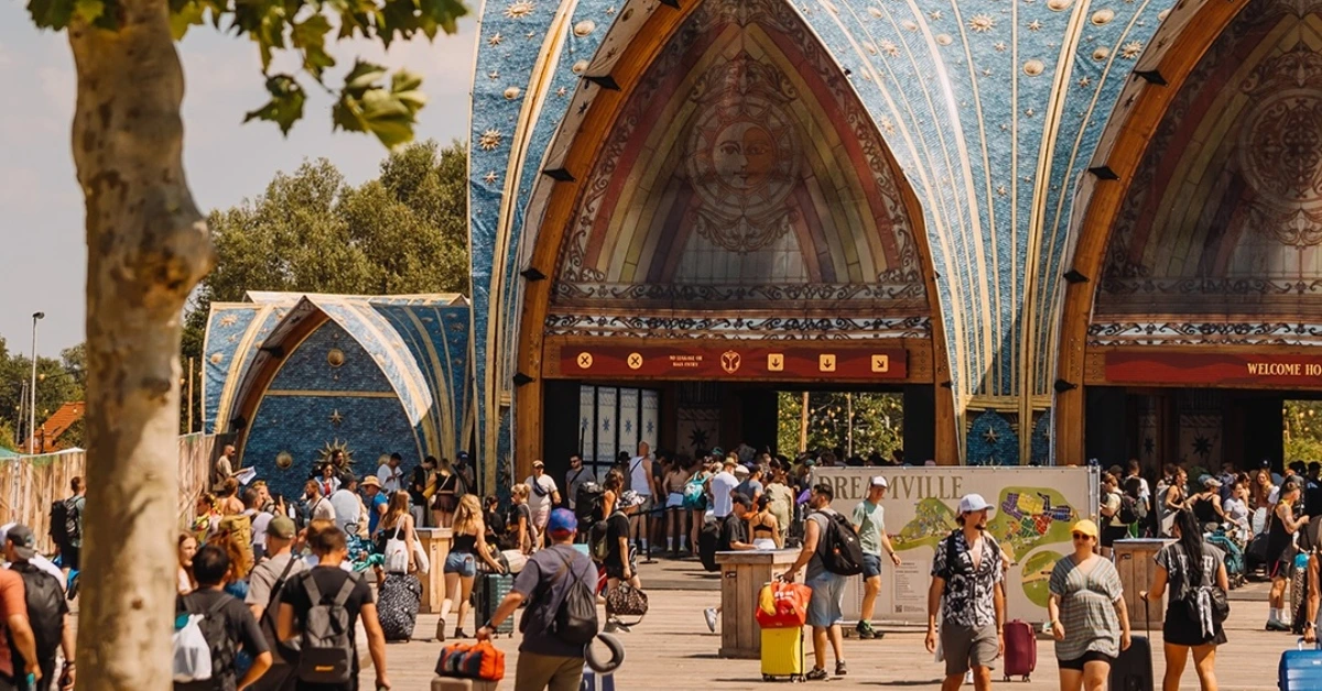 Tomorrowland 2026 quebra recorde e recebe mais de 50 mil viajantes internacionais