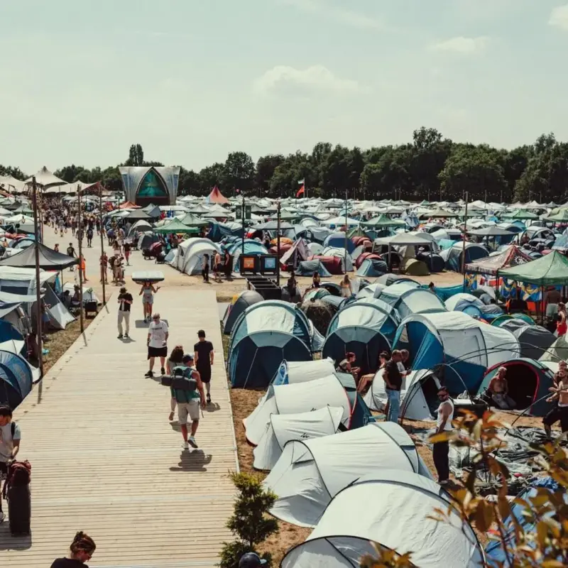 Tomorrowland: o que rola no acampamento para 40 mil pessoas no festival