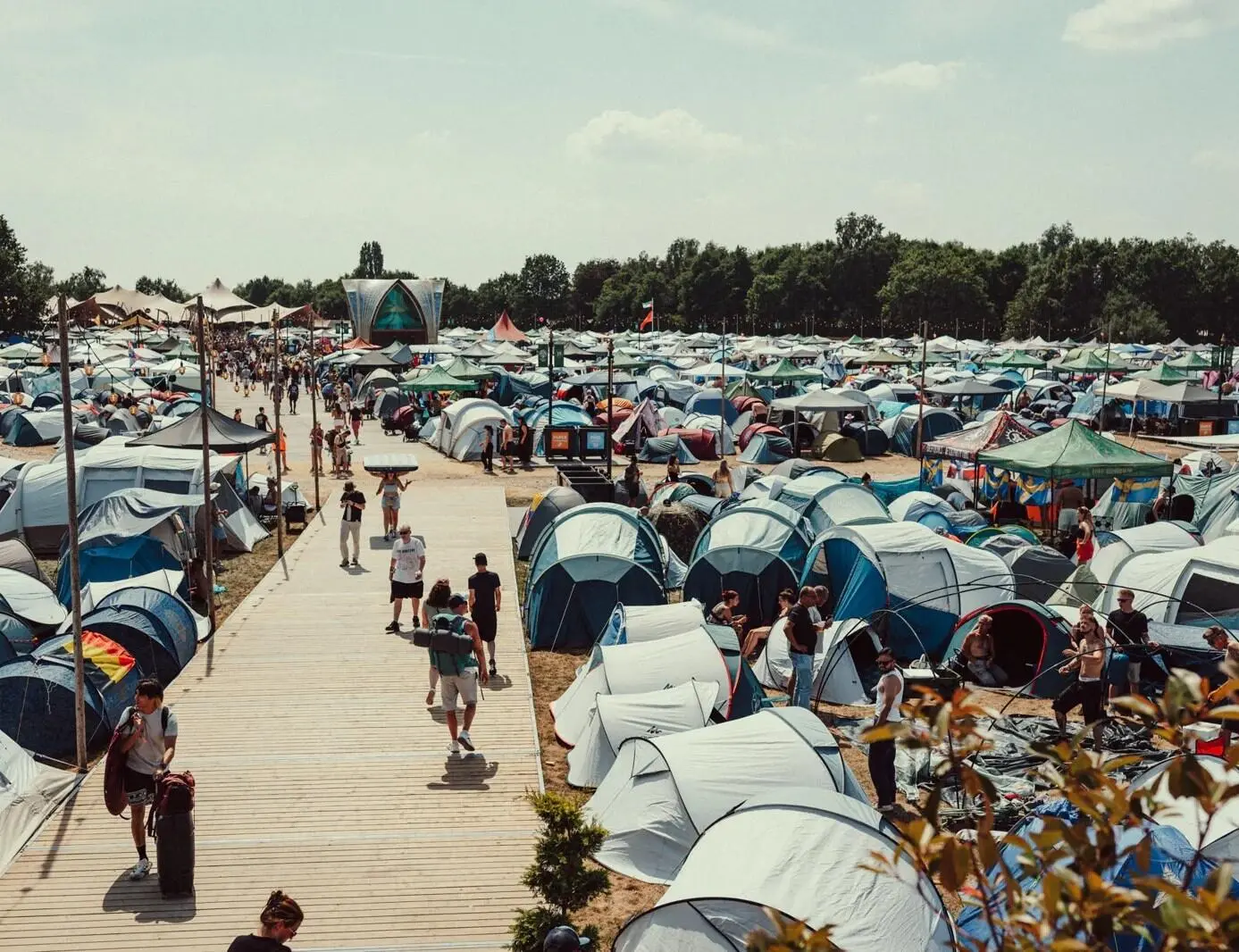 Dreamville: Mergulho Profundo na Vila Mágica do Tomorrowland e Seus Segredos