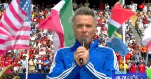 Robbie Williams na final da Copa do Mundo 2026 (CazéTV/Youtube)