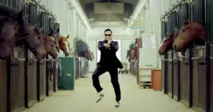 PSY em clipe de 'Gangnam Style' (YouTube/Reprodução)