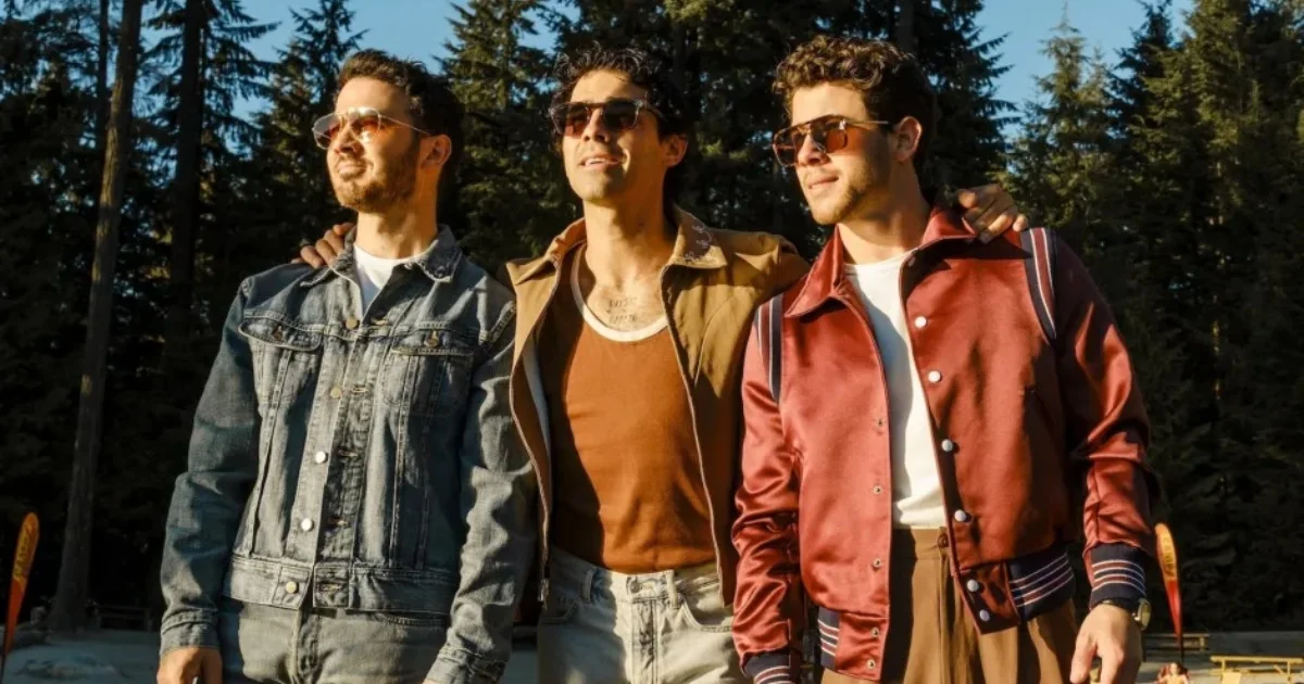 Jonas Brothers para o filme de 'Camp Rock 3'. Reprodução/Disney