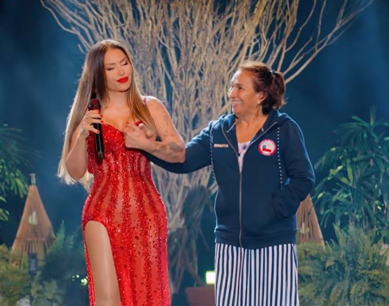 Walkyria Santos canta com a mãe após AVC; ‘não me reconhece mais’