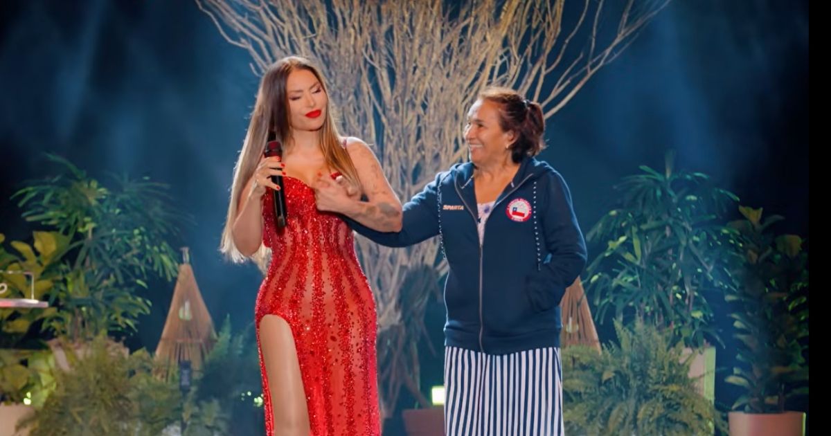 Walkyria Santos e a mãe, Marinalva (Reprodução YouTube)