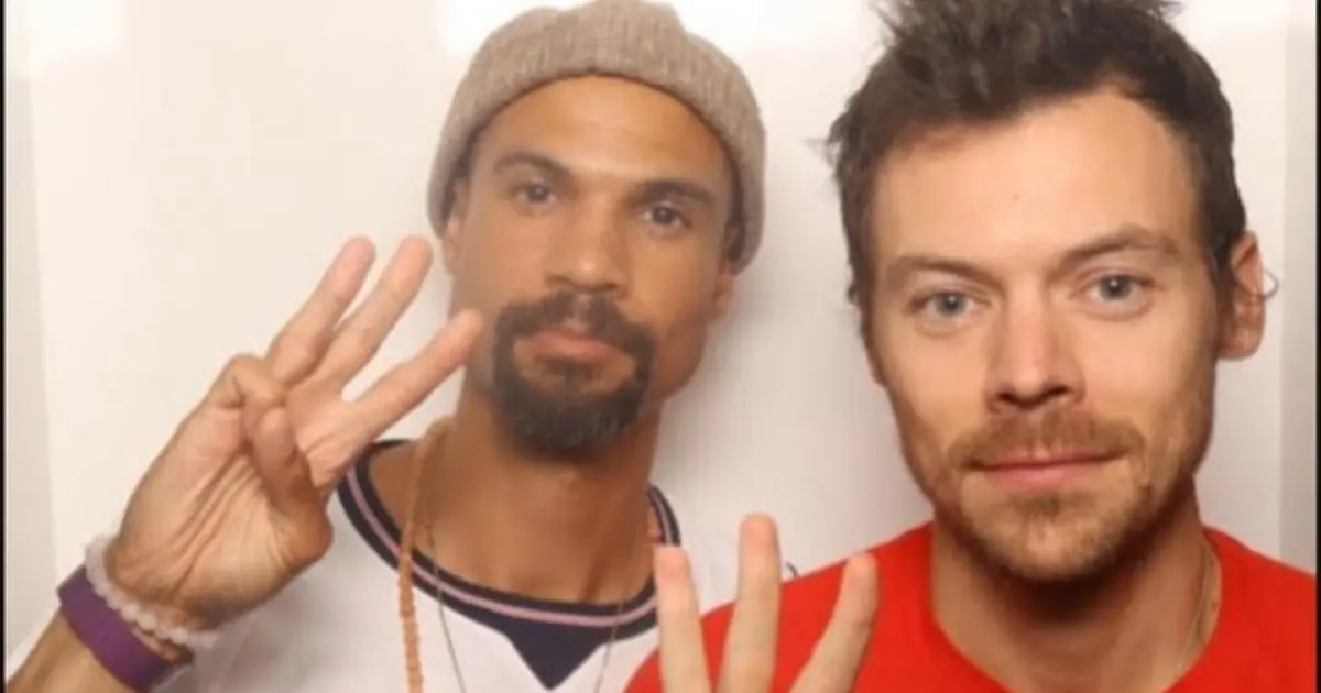 Harry Styles e seu tecladista, Yaffra