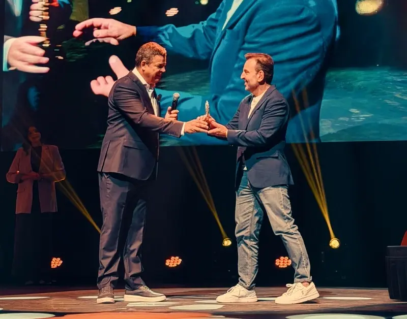 Ricardo Carreras recebe homenagem no Prêmio Profissional Gospel do Ano