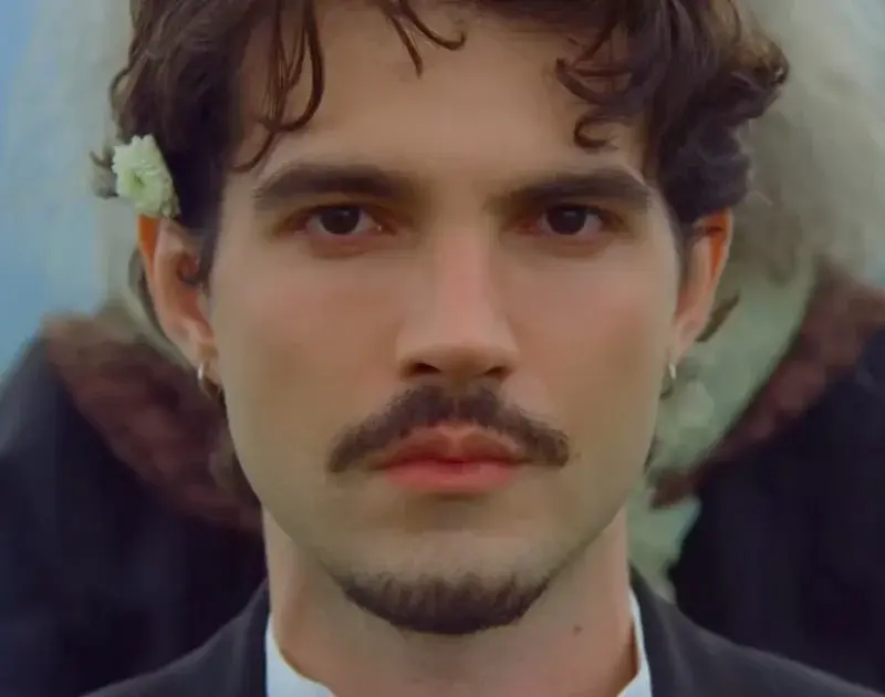 Jão lança clipe de ‘Catedral’, gravado no MASP