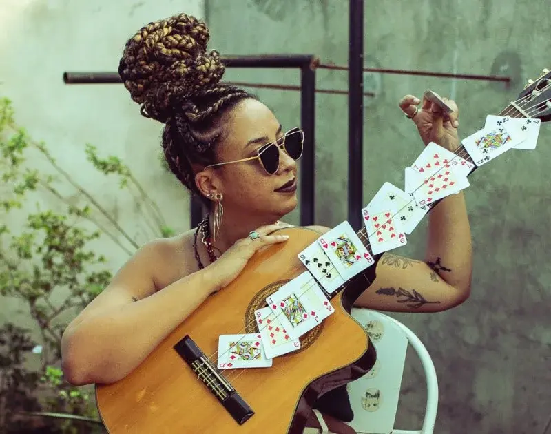 Letícia Fialho comenta faixa com Anitta e Bethânia: ‘É uma reza do trabalhador’