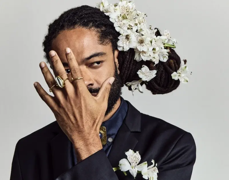 Evandro Okàn celebra raízes no show ‘Adupé, Honra Ancestral’