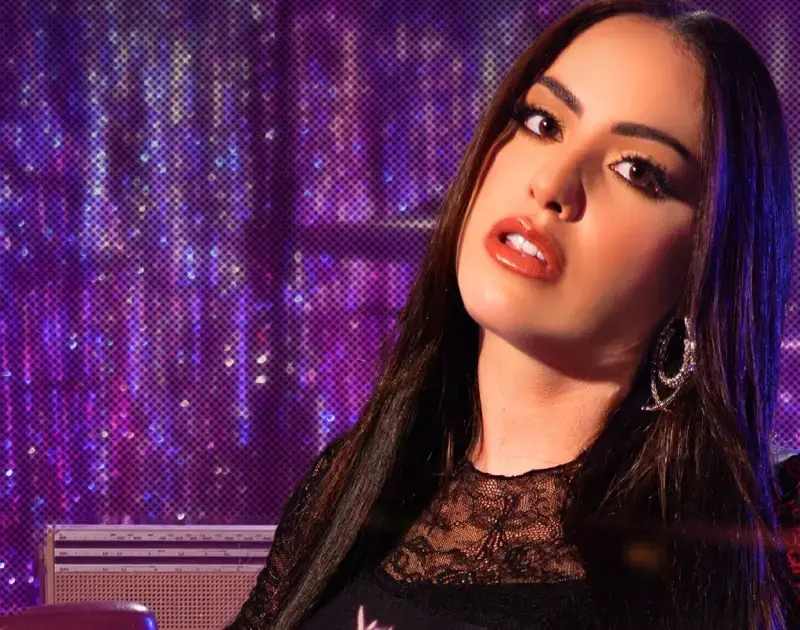 Raphaela Santos lança novo EP com regravações e música inédita