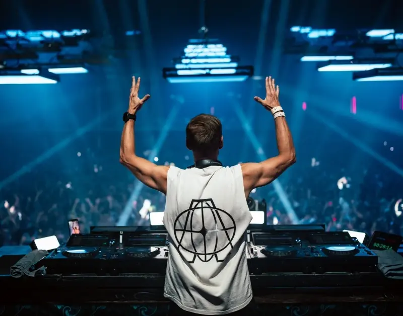 Armin van Buuren: ‘Brasileiros têm a melhor vibe de festa do mundo’