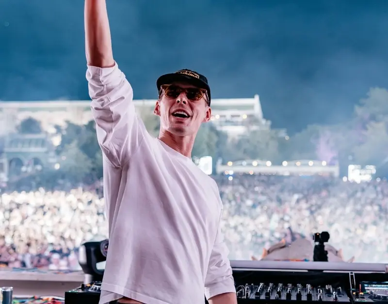 Lost Frequencies vira ‘professor de geografia’ para fãs brasileiros