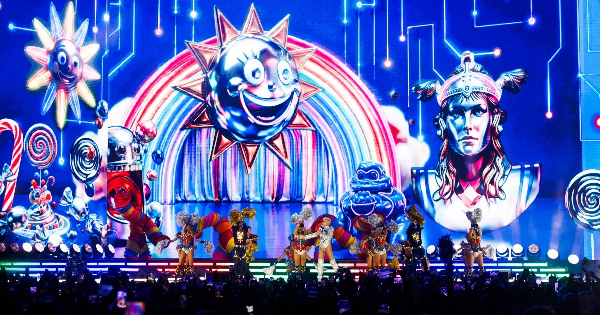 Xuxa estreia turnê com nave espacial e passeio pela carreira; veja setlist 4 xuxa 2