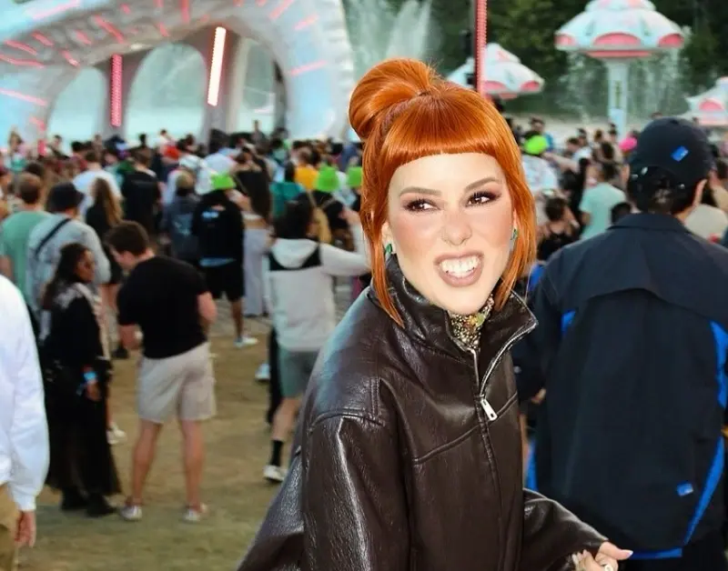 Aline Rocha se emociona no Tomorrowland e celebra 20 anos de carreira