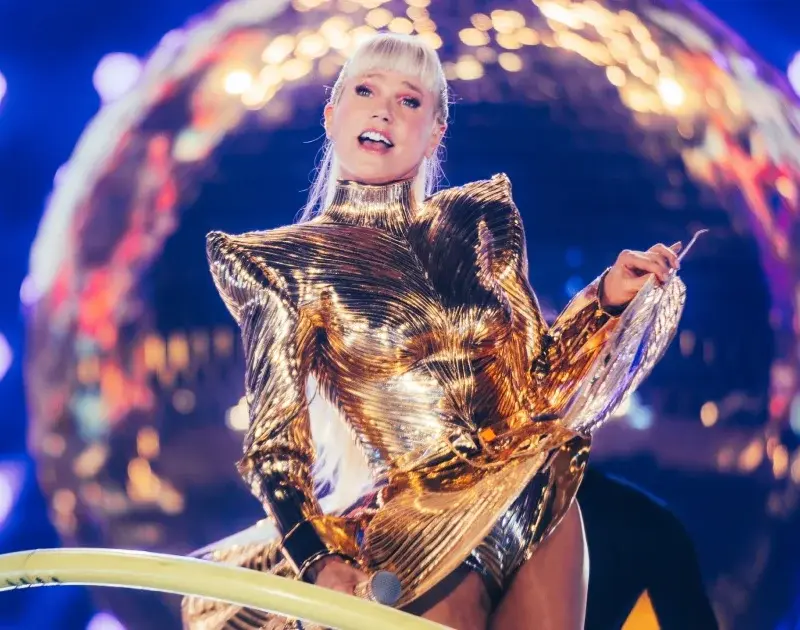 Xuxa comenta looks de turnê comemorativa: ‘Último voo da virilha’