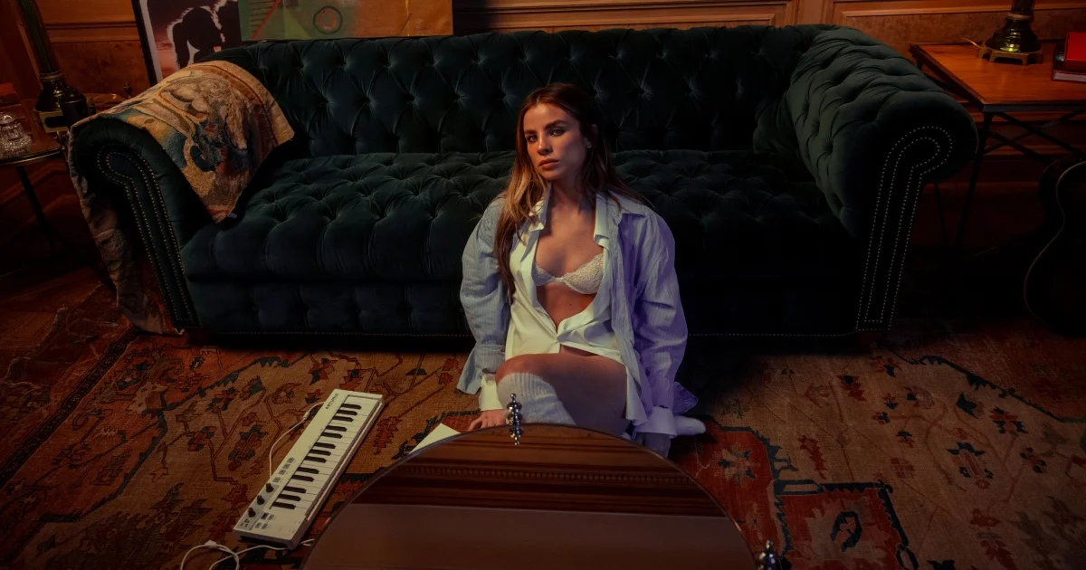 GIULIA BE reúne três idiomas em álbum de 21 faixas