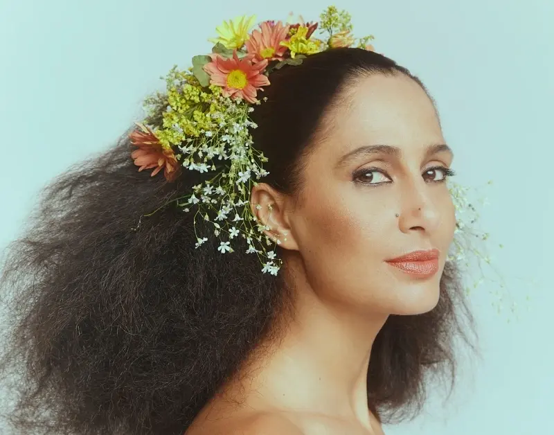 Camila Pitanga vive Clara Nunes em cinebiografia sobre a cantora