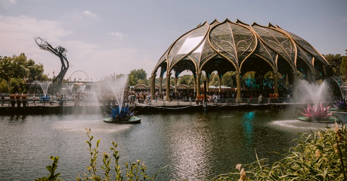 O palco Crystal Garden no Tomorrowland 2026 (divulgação) 