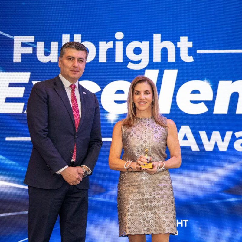 Leila Cobo recebe prêmio Fulbright por impacto na música latina