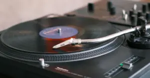 Vinil (pexels) - novo serviço da ABMI é voltada para o licenciamento