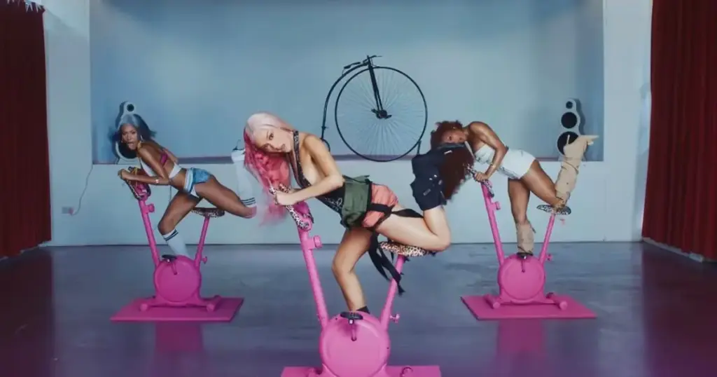 FLO lança clipe de single inspirado em sucesso de Christina Aguilera 1 FLO