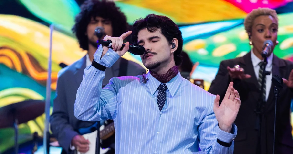 Jão apresenta 'Memórias Póstumas'no Alta Horas (Reproducão/Globo/ Miguel Salvatore)