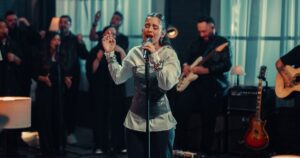Lis Avancini lança 'Deus Vê' com técnica vocal usada por Mariah Carey 2 Lis Avancini (Jorge Bianco)