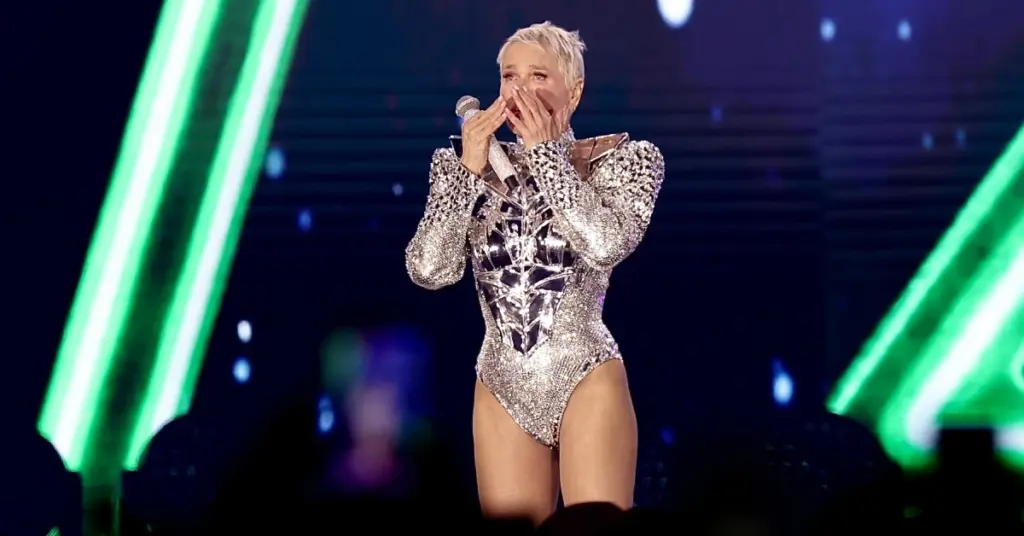 Xuxa chora em show e pede netos até para Shawn Mendes; assista 1 Xuxa em "O Último Voo da Nave" em São Paulo (Iwi Onodera/Brazil News)