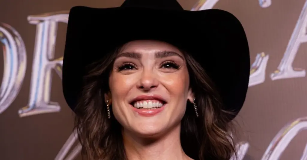 'Coração Acelerado': Isabelle Drummond mostra bastidores de show 1 Isabelle Drummond em "Coração Acelerado" (reprodução Instagram)