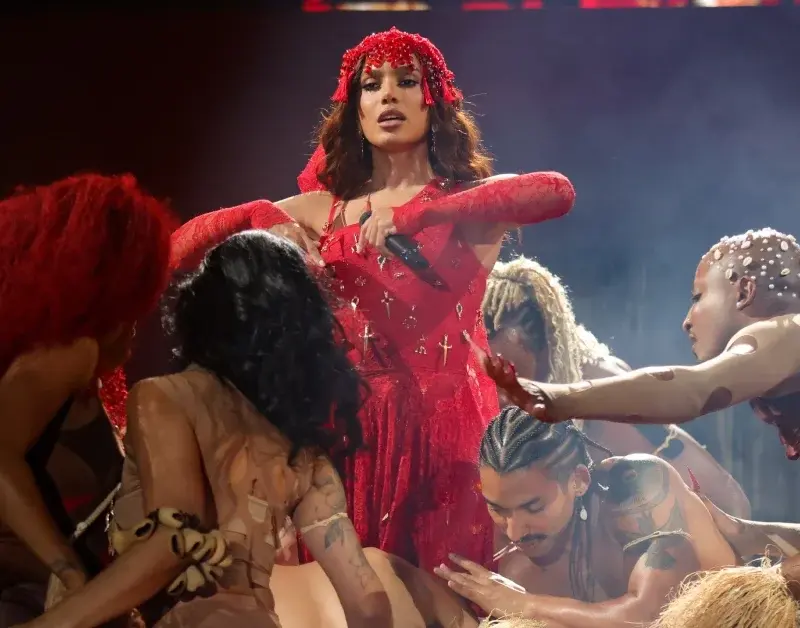 Anitta inicia ‘EQUILIBRIVM Tour’ em Porto Alegre; confira