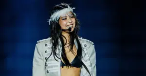 Jennie no Lollapalooza Chicago (@ismaelquintanillaiii, @rohofoto, @the.camera.lady/reprodução Instagram @lollapalooza)