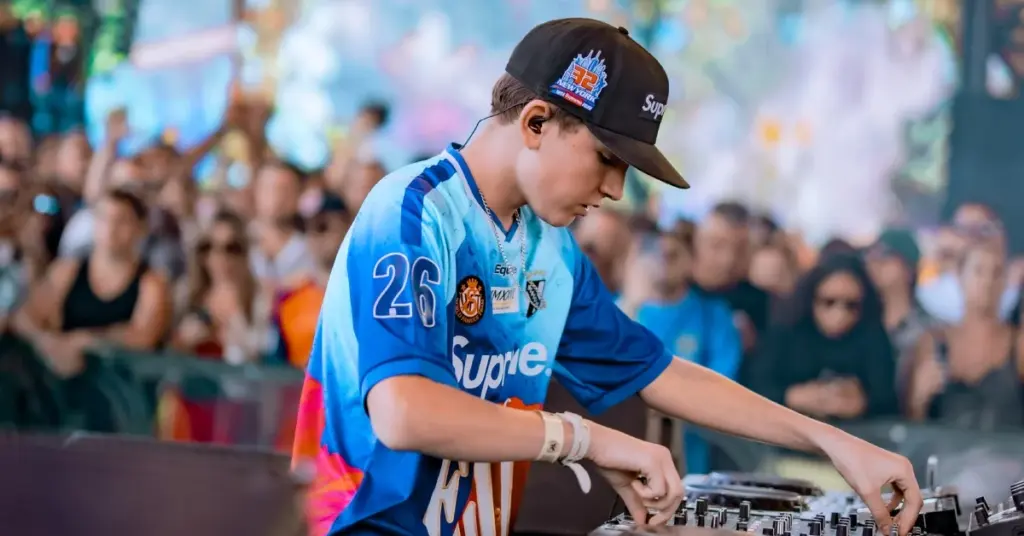 Elfigo estreia no Tomorrowland com apenas 15 anos; saiba mais 1 Elfigo no Tomorrowland 2026 (divulgação)