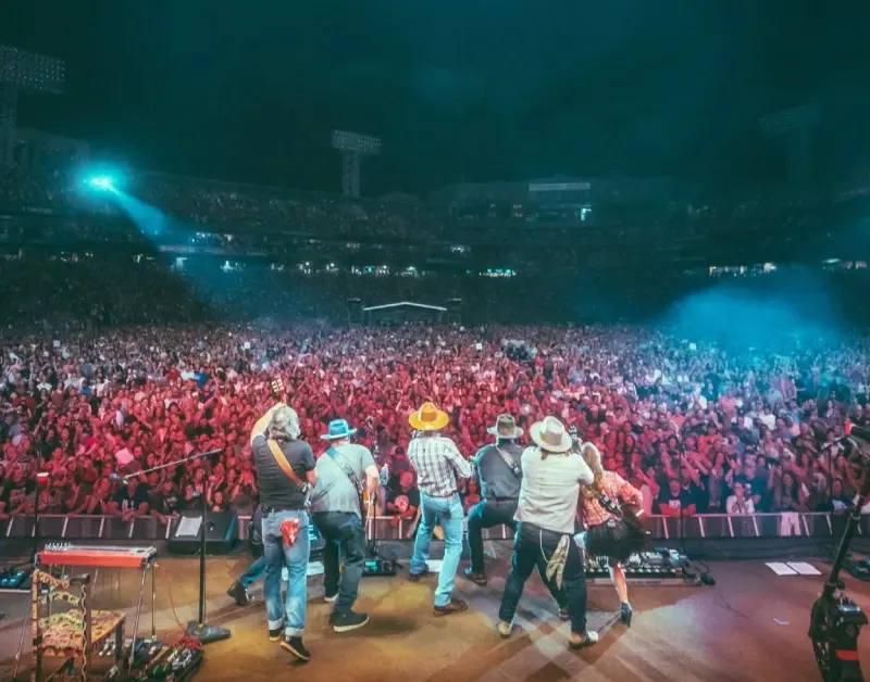 Zac Brown Band presenteia 37 mil fãs com cruzeiro grátis durante show