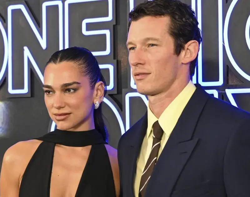 Dua Lipa acompanha marido, Callum Turner, em lançamento de filme