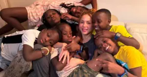 Shakira e The Ghetto Kids