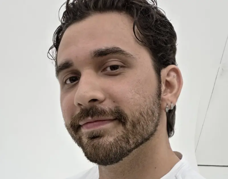 Gustavo Mioto anuncia novo álbum, ‘Pensamentos Intrusivos’