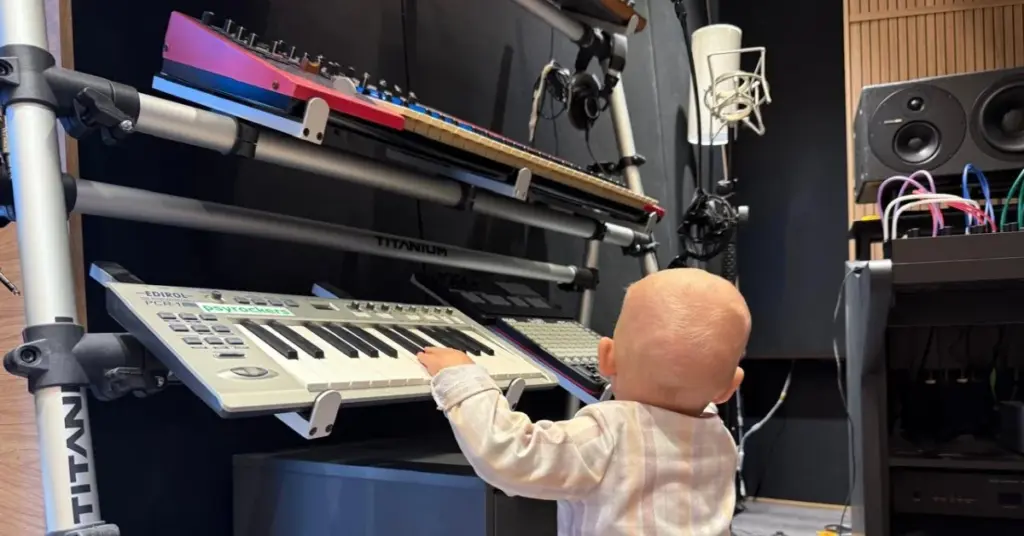 DJ e produtor Vegas comemora Dia dos Pais ao lado do filho Raul (reprodução)