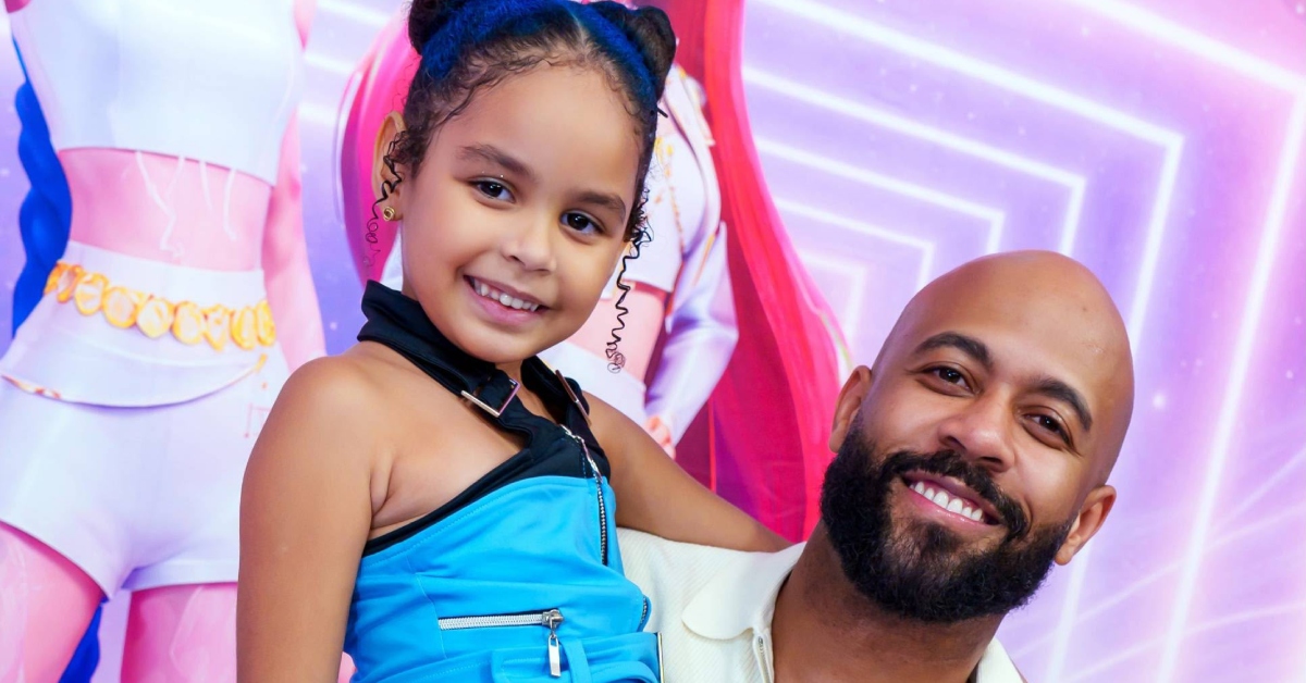 Caramelo, da Turma do Pagode, e a filha (reprodução)