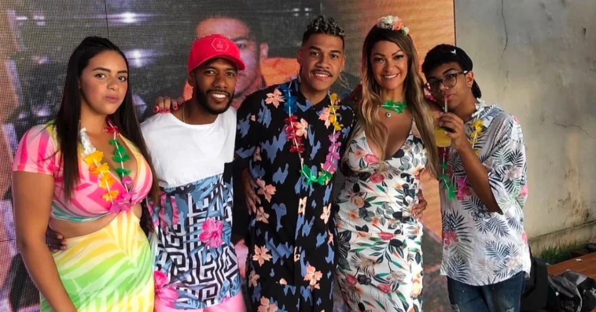 Filé, da Turma do Pagode, e a família (reprodução)
