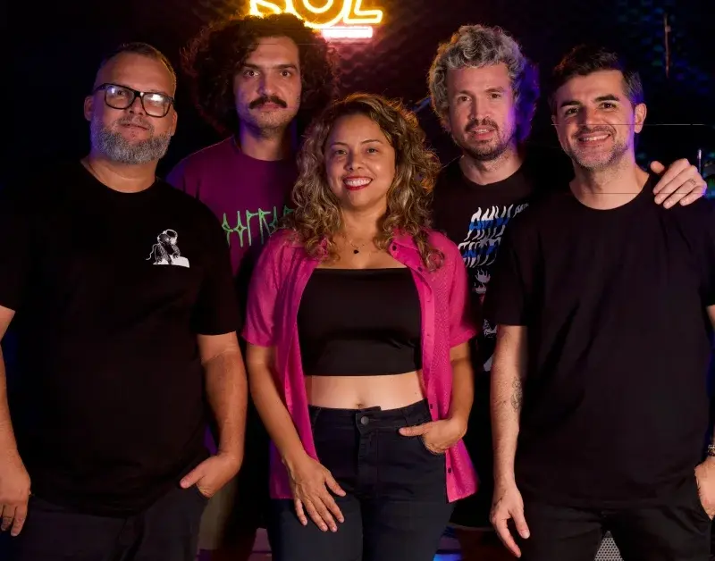Camarones Orquestra Guitarrística estreia ‘Samburá’ com nova turnê
