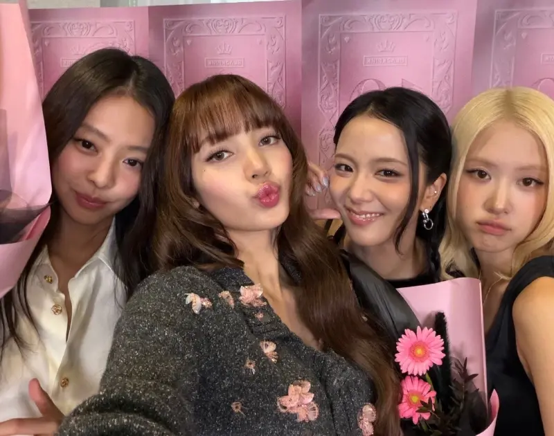 BLACKPINK celebra 10 anos com live e evento após polêmica com fãs